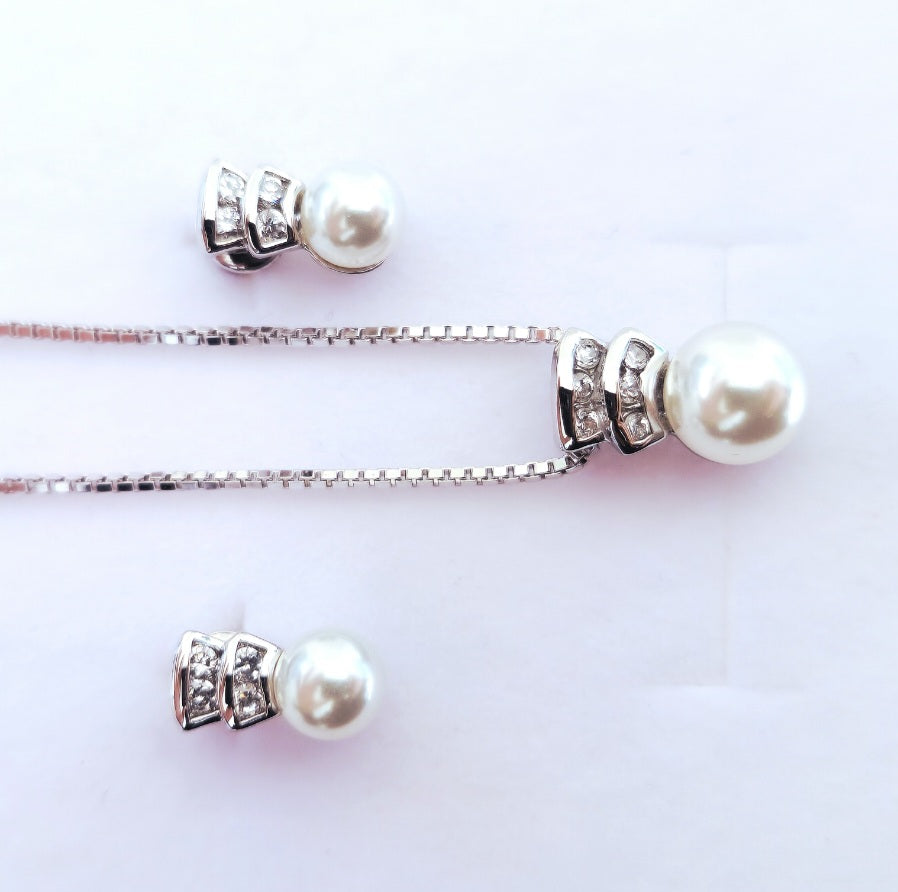 Minimalist Pearl Set in 925 Sterling Silver