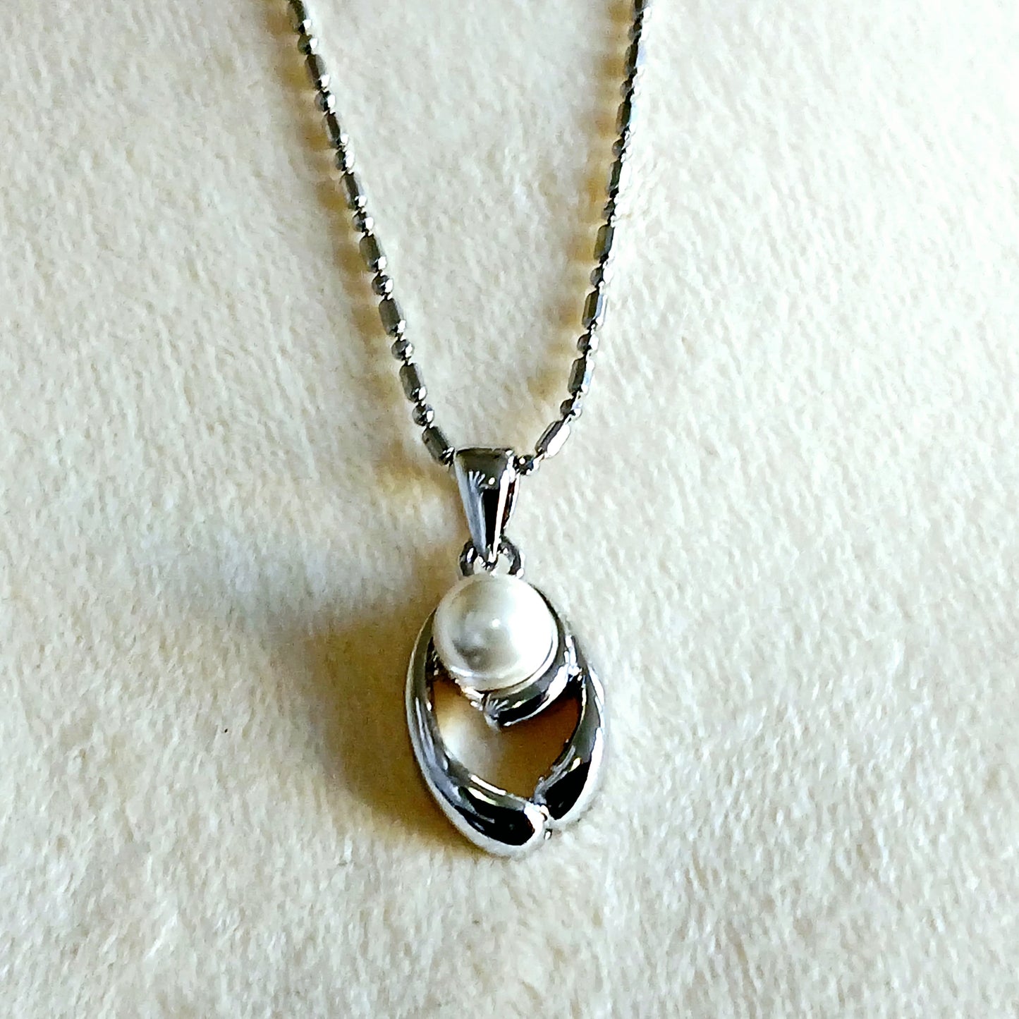 Shimmering pearls with 925 sterling silver