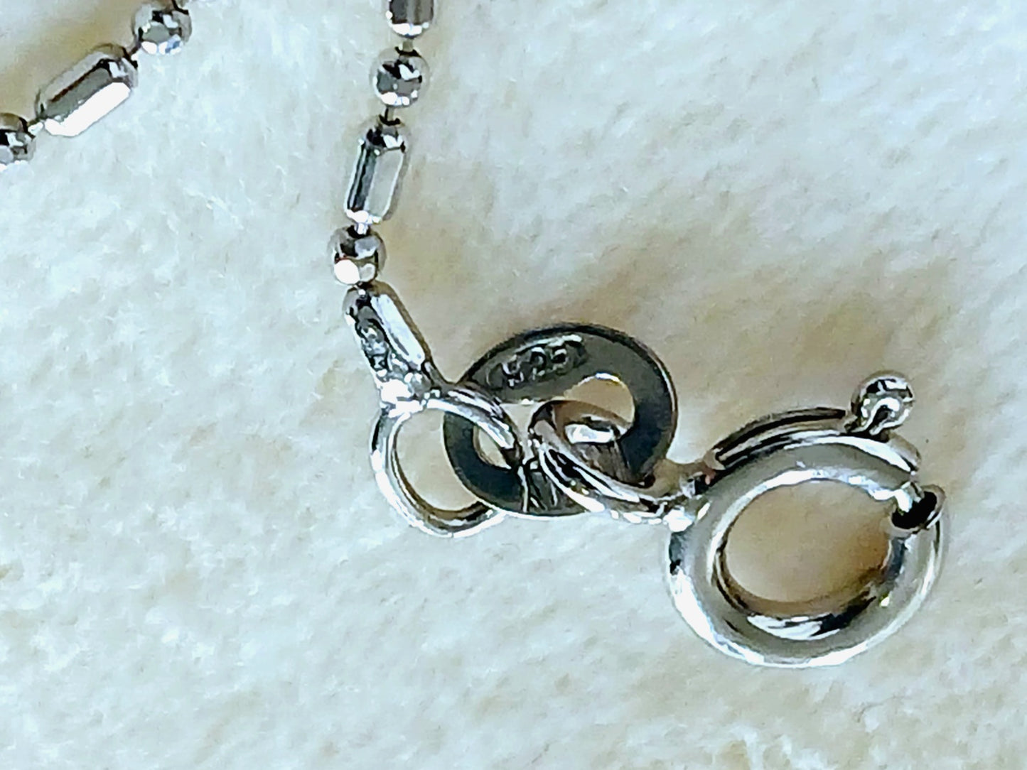 Dangling pearls and Cubic zirconia in 925 precious silver. Floral earrings and pendant set