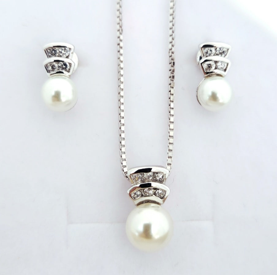 Minimalist Pearl Set in 925 Sterling Silver