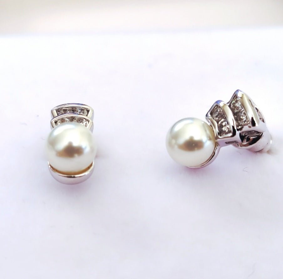 Minimalist Pearl Set in 925 Sterling Silver