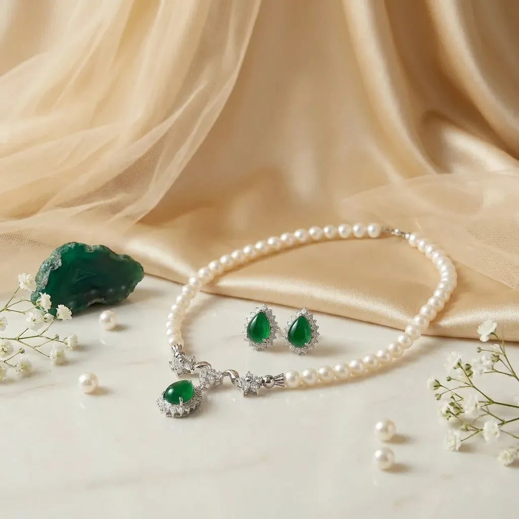 Luna pearl necklace