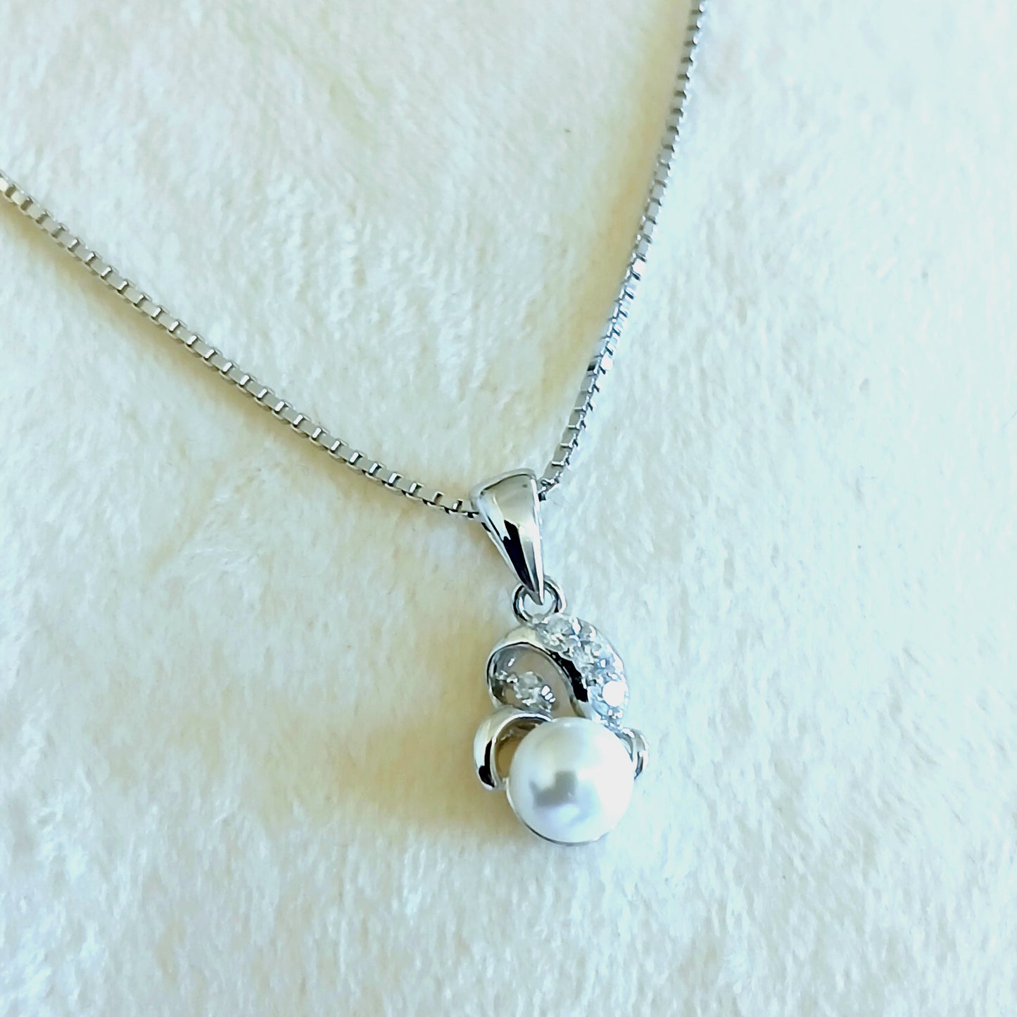 Earring and pendant pearl set with 925 sterling silver