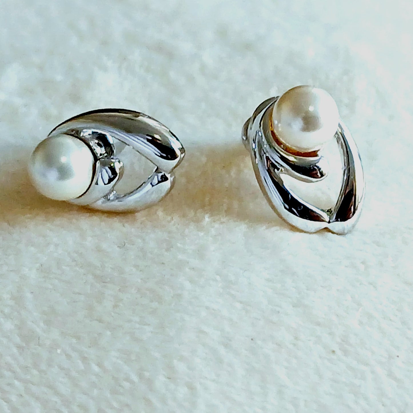 Shimmering pearls with 925 sterling silver