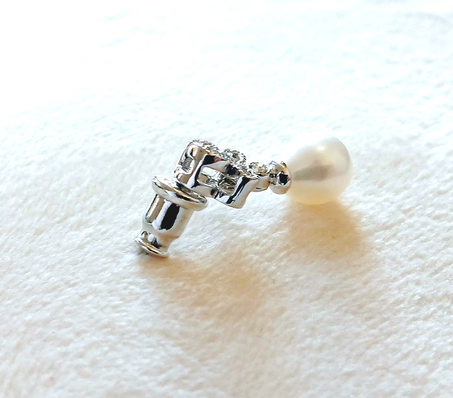 Dangling pearls and CZ with 925 sterling silver. Earrings and pendant set