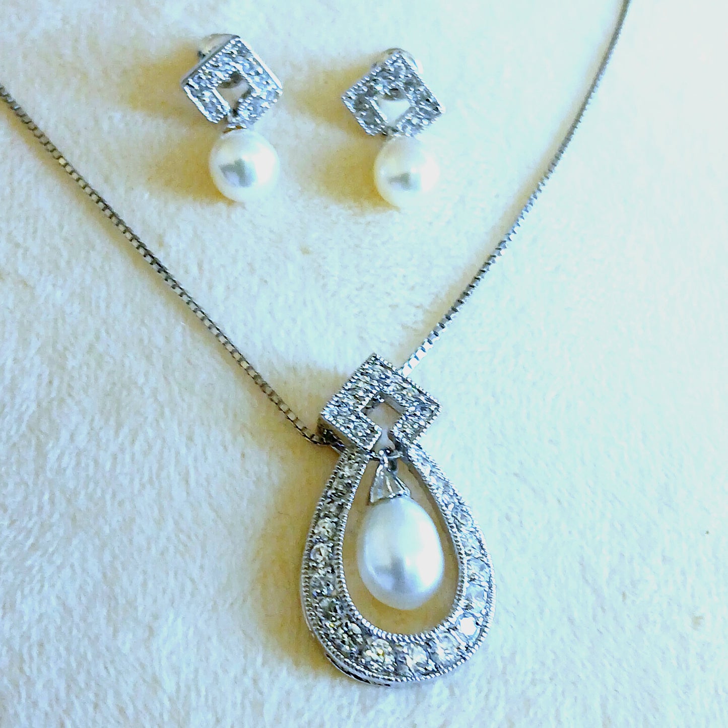 Tear-drop elegance