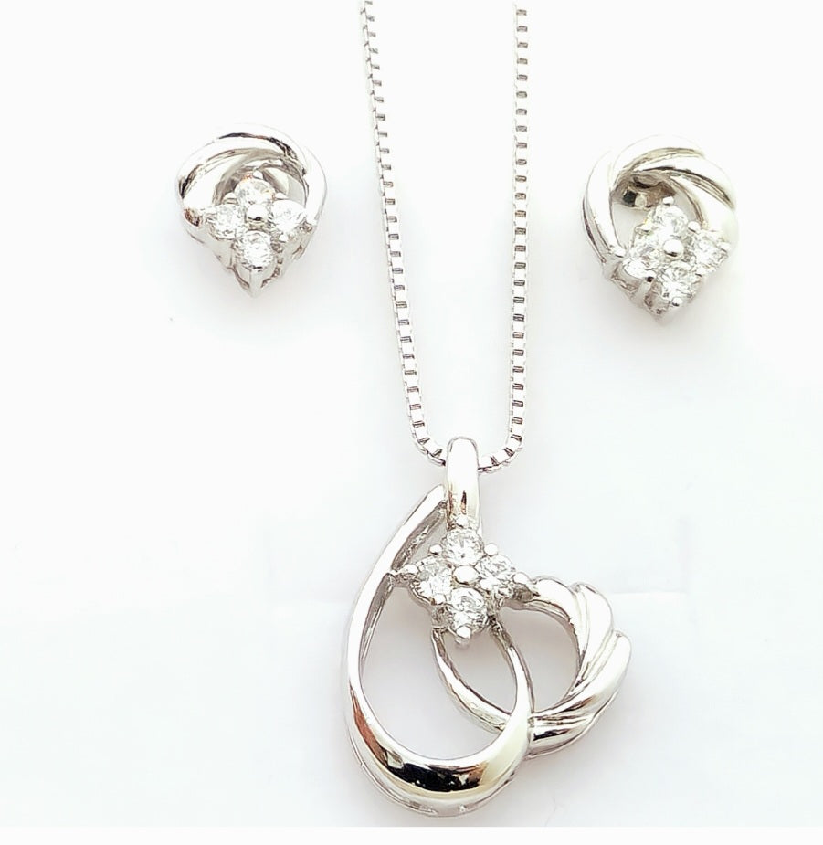 Minimalist pear pendant set in 925 sterling silver