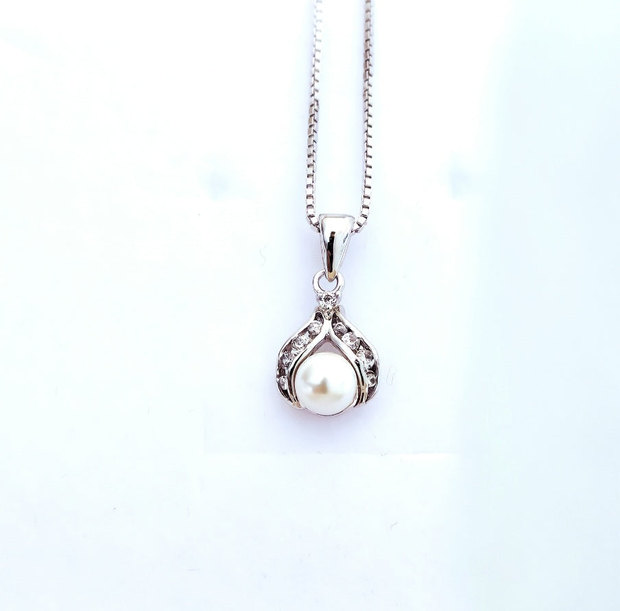 'Silva-drop' minimalist and elegant everyday wear...