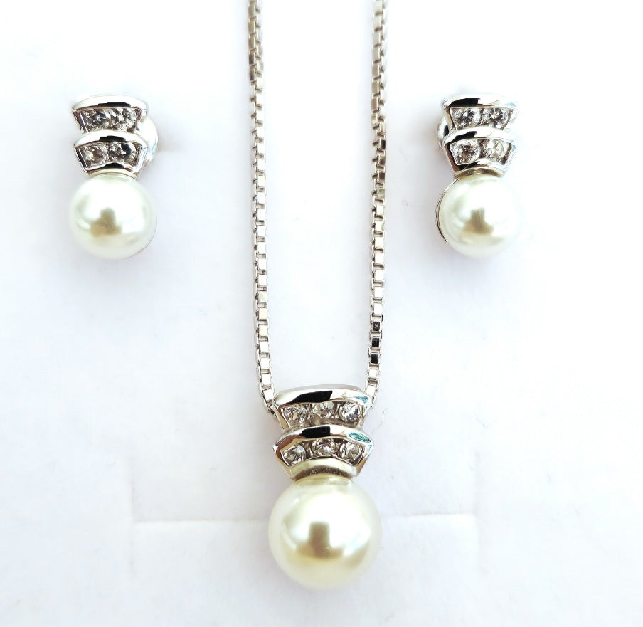 Minimalist Pearl Set in 925 Sterling Silver