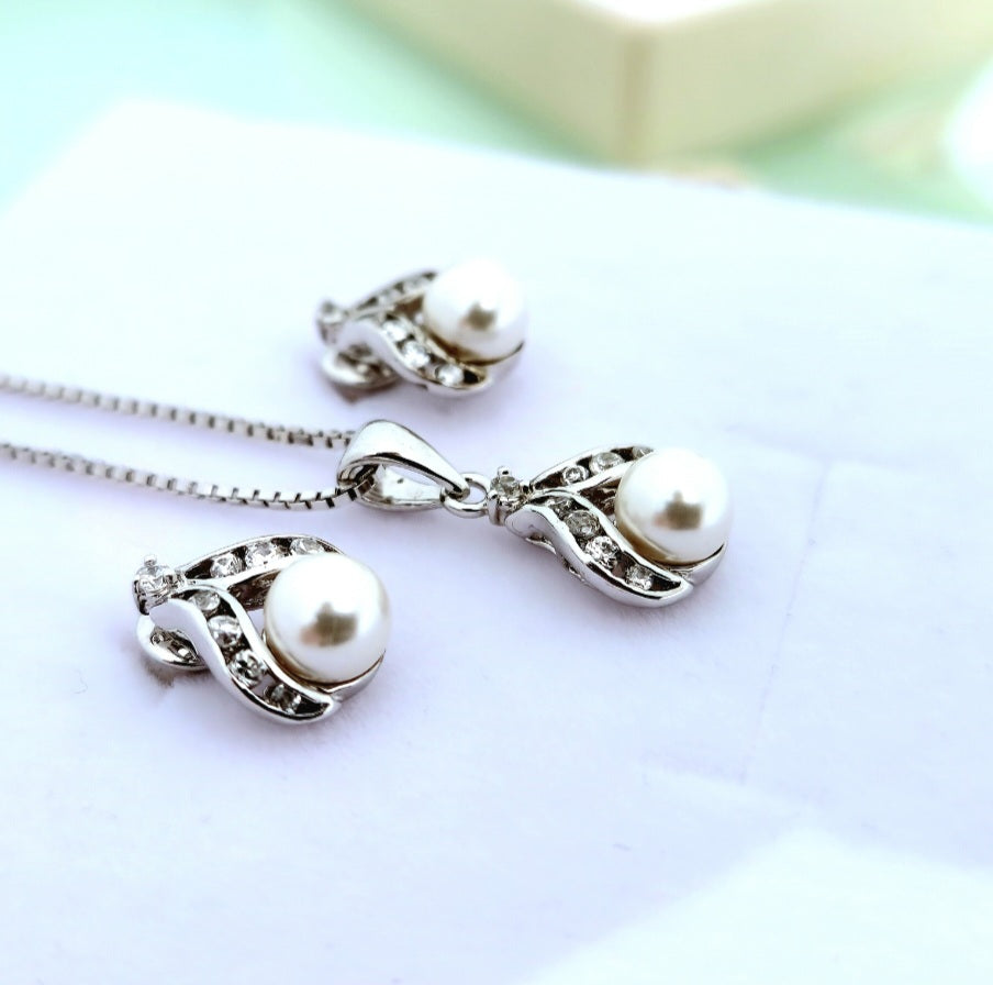 'Silva-drop' minimalist and elegant everyday wear...