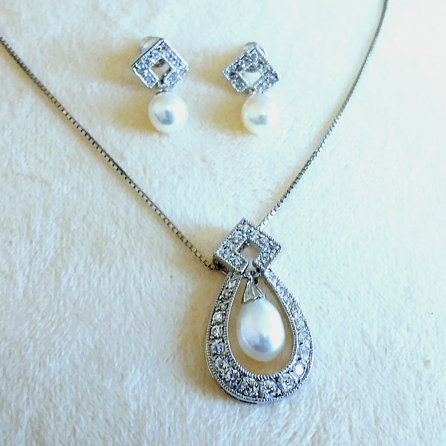 Tear-drop elegance