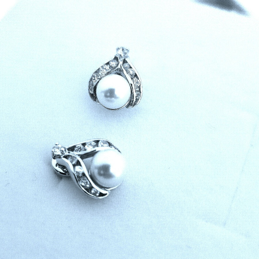 'Silva-drop' minimalist and elegant everyday wear...