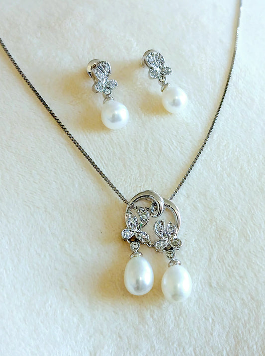 Dangling pearls and CZ with 925 sterling silver. Earrings and pendant set