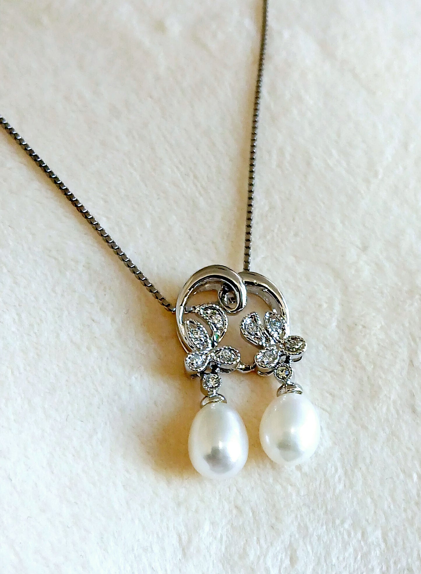 Dangling pearls and CZ with 925 sterling silver. Earrings and pendant set