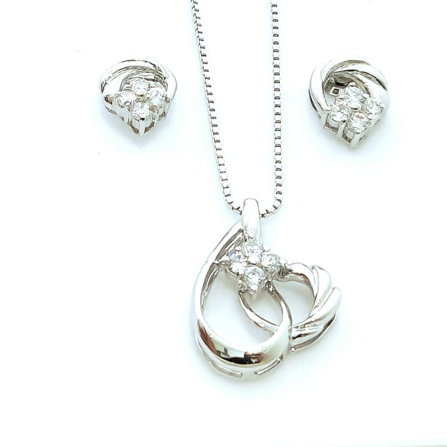 Minimalist pear pendant set in 925 sterling silver