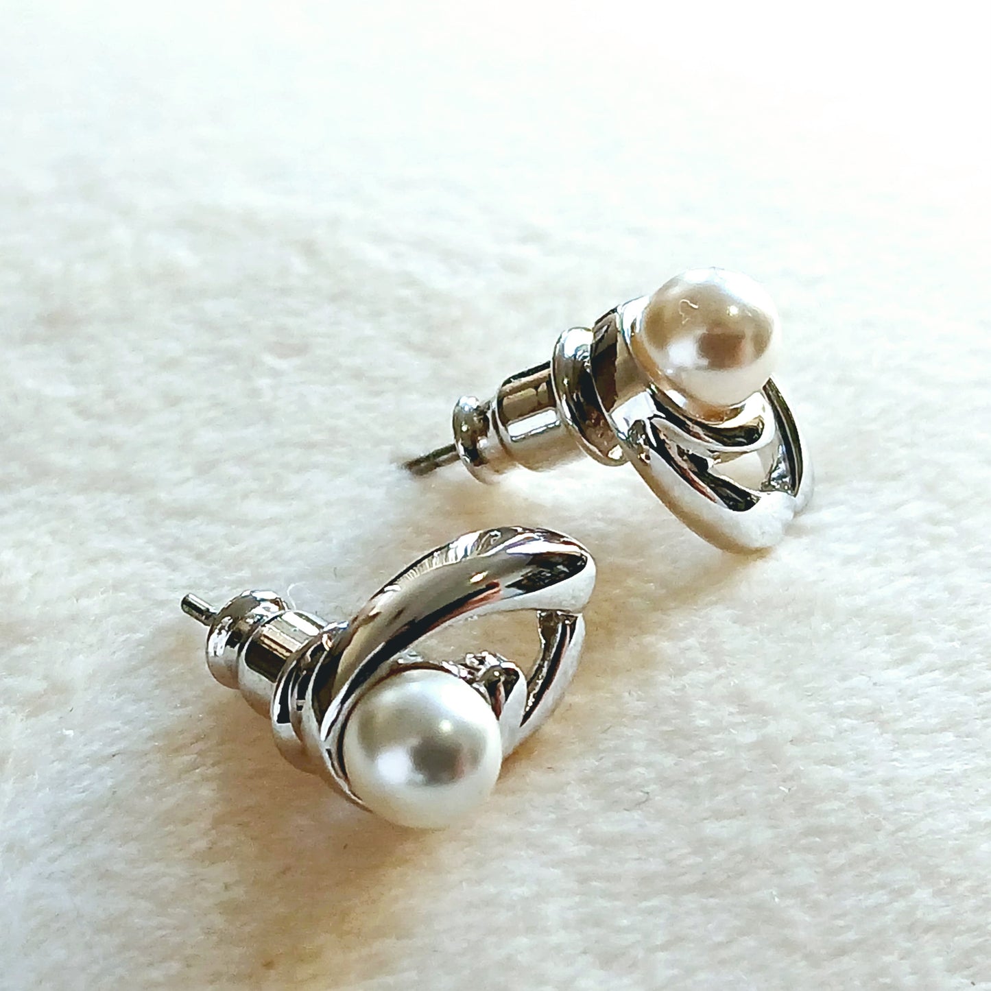 Shimmering pearls with 925 sterling silver