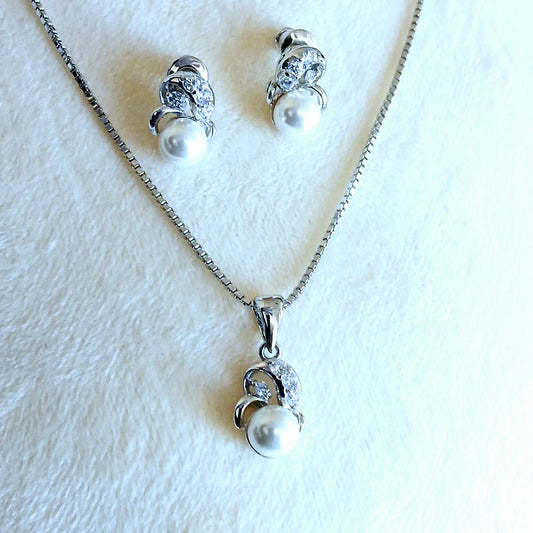 Earring and pendant pearl set with 925 sterling silver