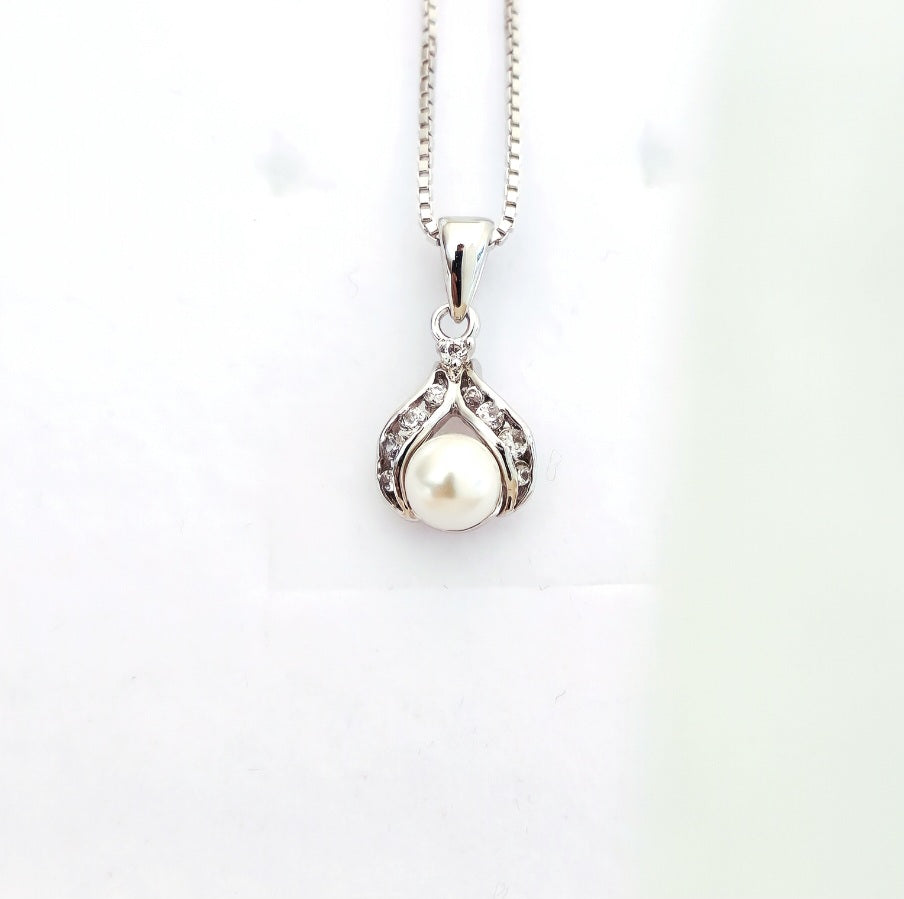 'Silva-drop' minimalist and elegant everyday wear...