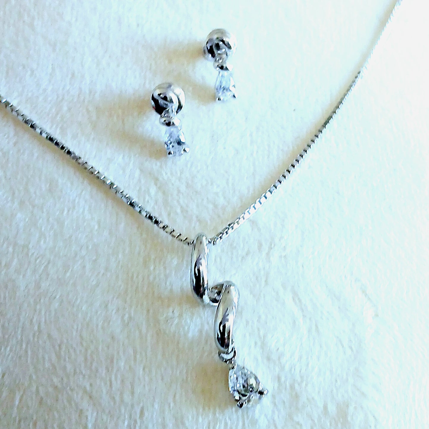Serpenti tear drop earring and pendant set in 925 sterling silver