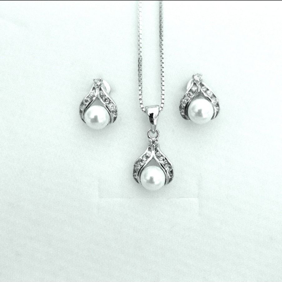 'Silva-drop' minimalist and elegant everyday wear...