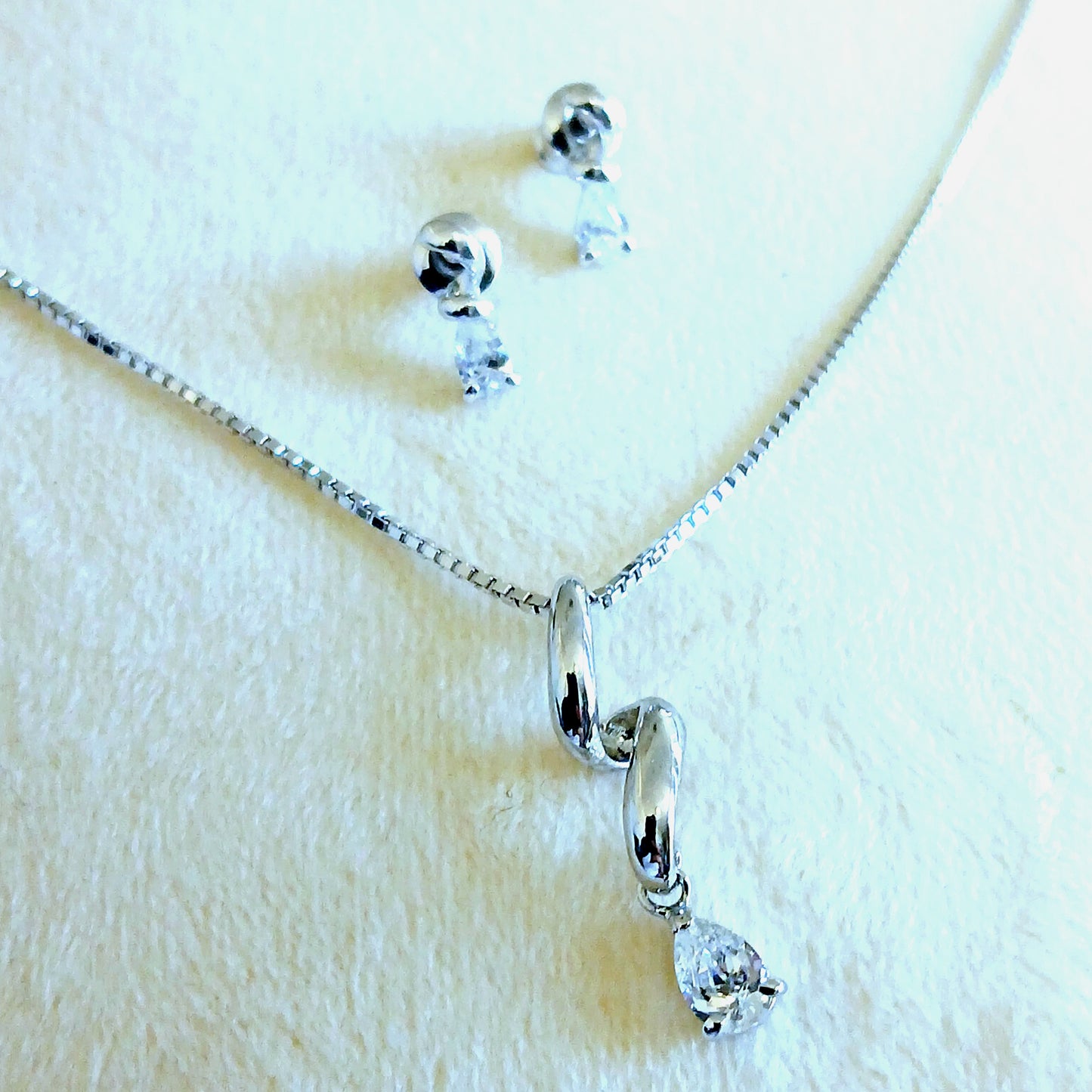 Serpenti tear drop earring and pendant set in 925 sterling silver