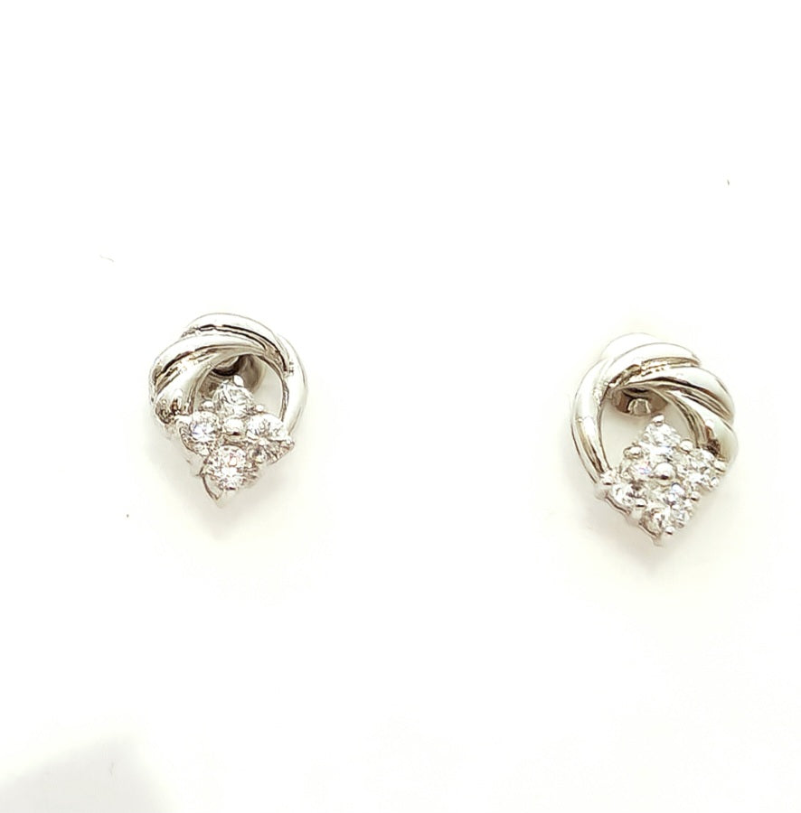 Minimalist pear pendant set in 925 sterling silver