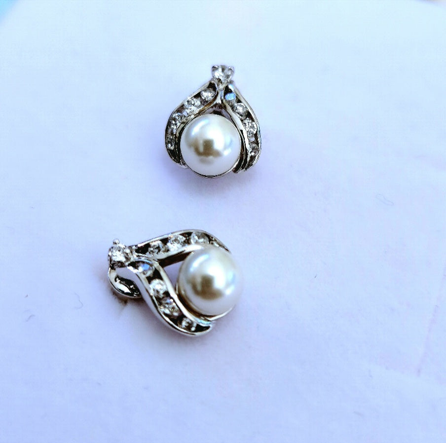 'Silva-drop' minimalist and elegant everyday wear...